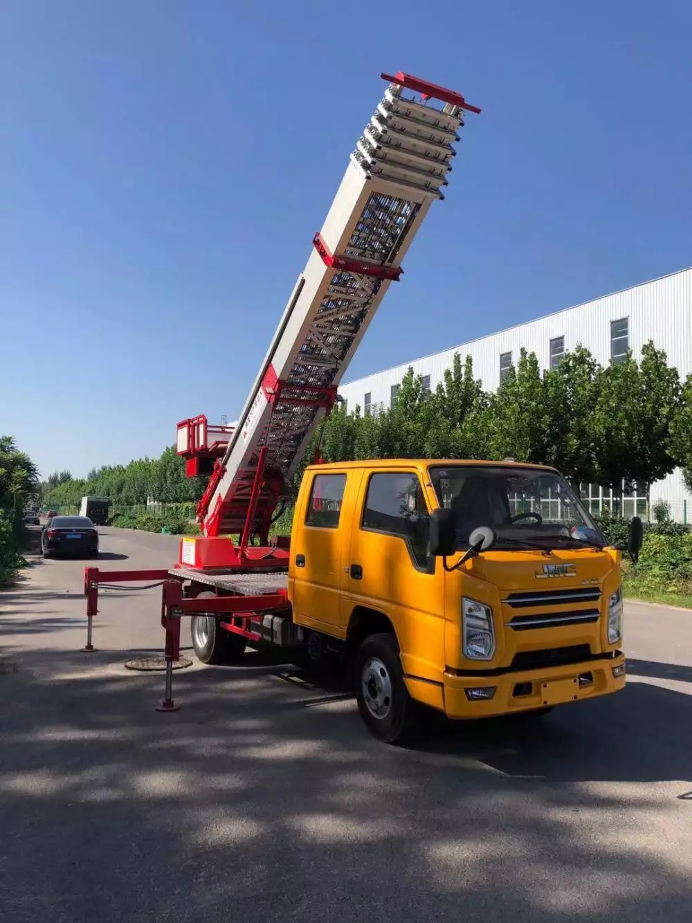 安义附近的云梯车出租服务：轻松解决高空作业需求